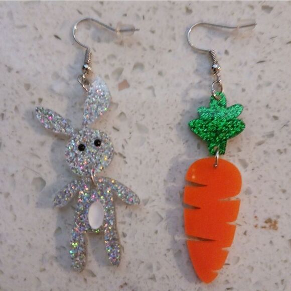 3 for 26 - Mismatch Carrot & Rabbit Earrings - Picture 1 of 2